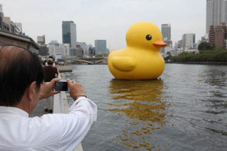 Ojisan takes a Duck